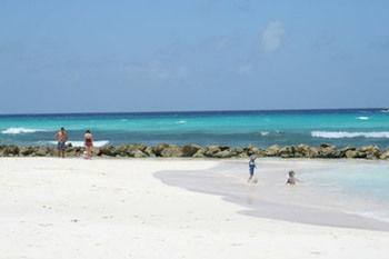 Southern Surf Beach Apartments Rockley Extérieur photo