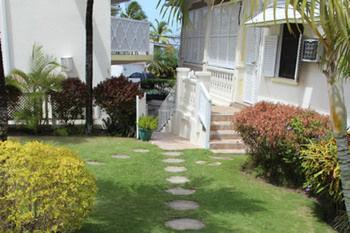 Southern Surf Beach Apartments Rockley Extérieur photo