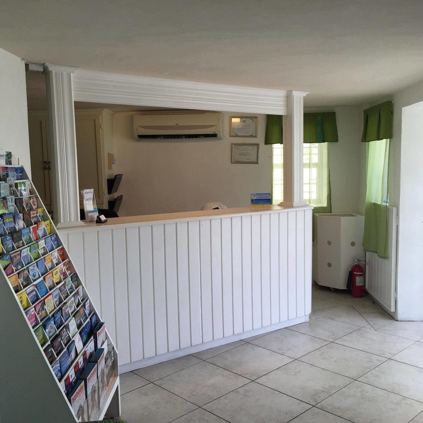 Southern Surf Beach Apartments Rockley Extérieur photo