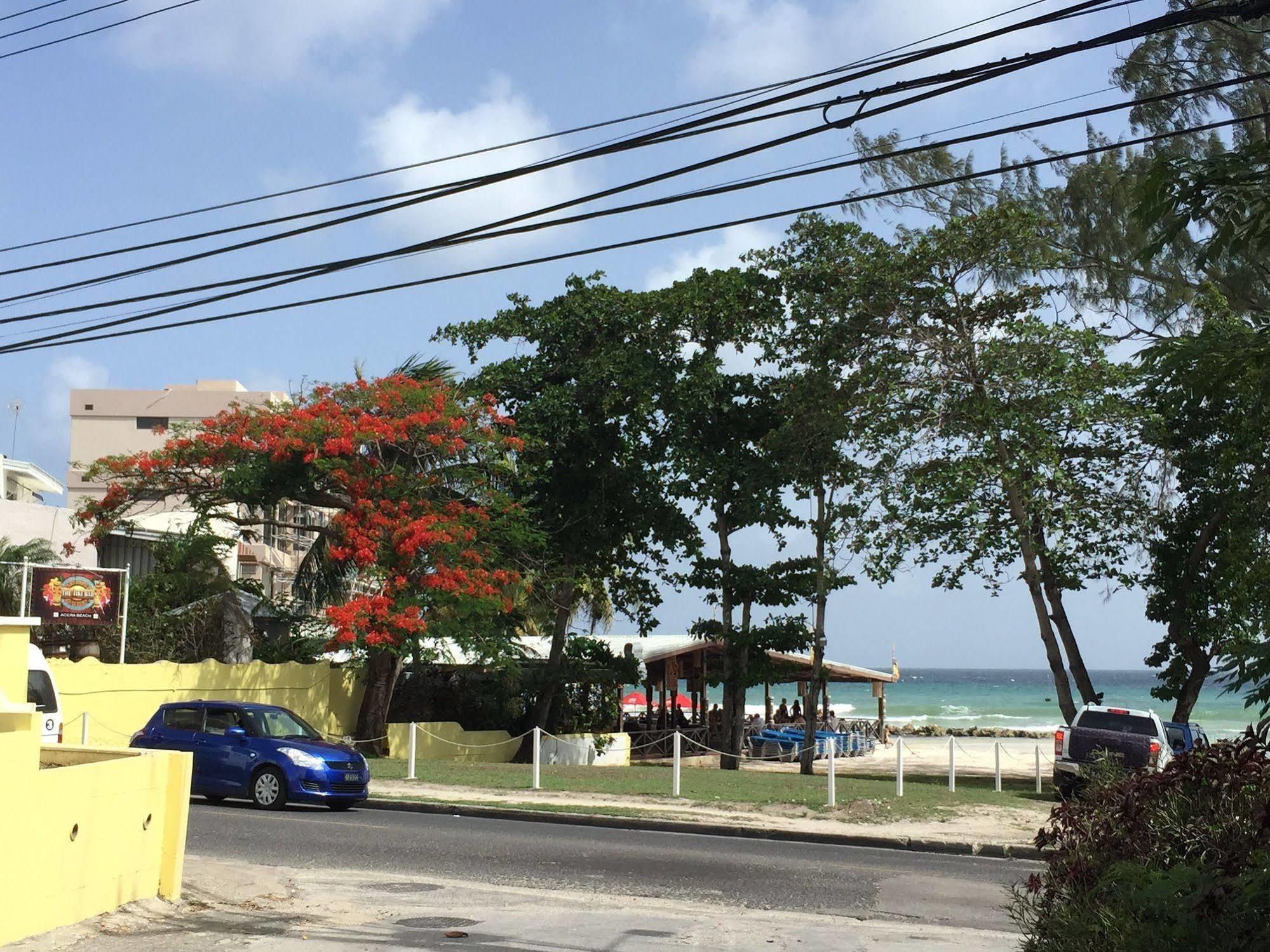 Southern Surf Beach Apartments Rockley Extérieur photo
