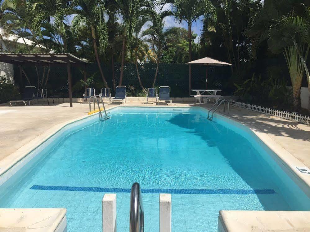 Southern Surf Beach Apartments Rockley Extérieur photo